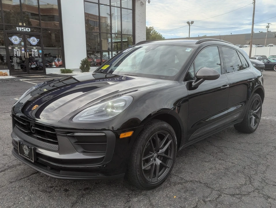 2023 Porsche Macan - Image 2 of 21