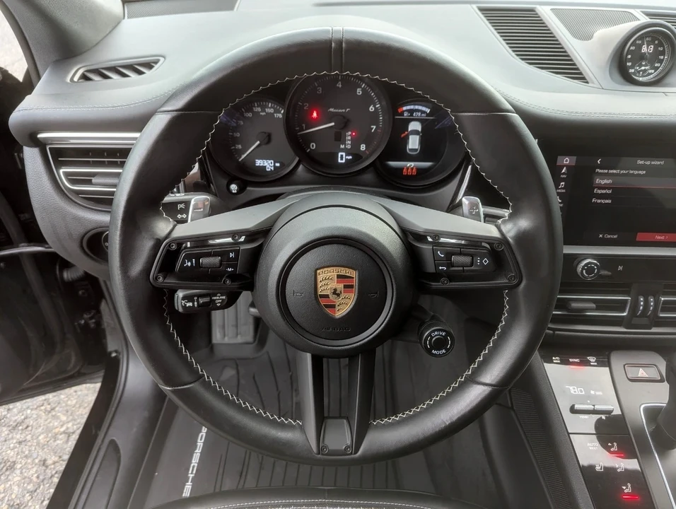2023 Porsche Macan - Image 15 of 21