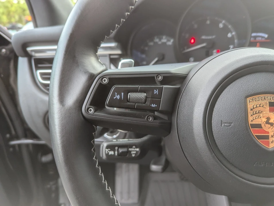 2023 Porsche Macan - Image 16 of 21