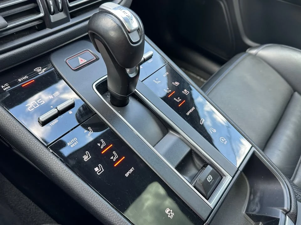 2023 Porsche Macan T - Image 17 of 20