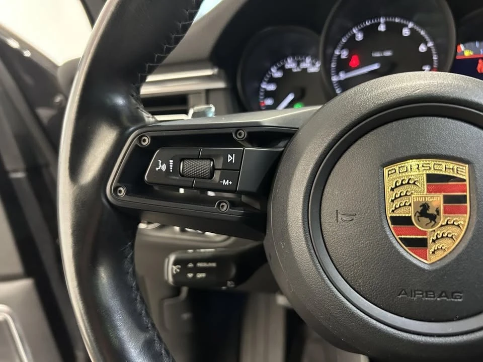 2023 Porsche Macan - Image 18 of 20