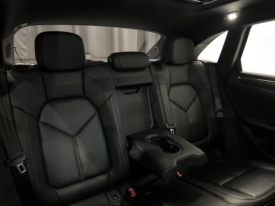 2023 Porsche Macan - Image 12 of 20