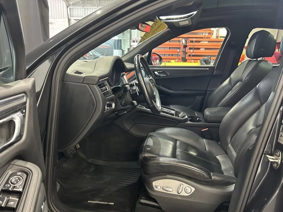 2023 Porsche Macan - Image 15 of 20