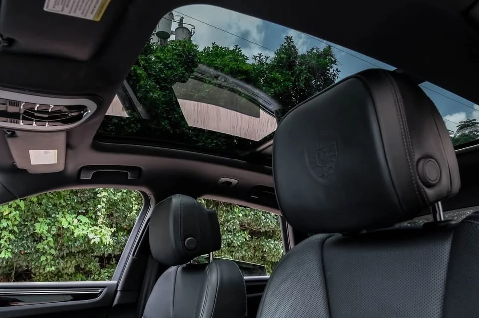 2023 Porsche Macan T - Image 10 of 18