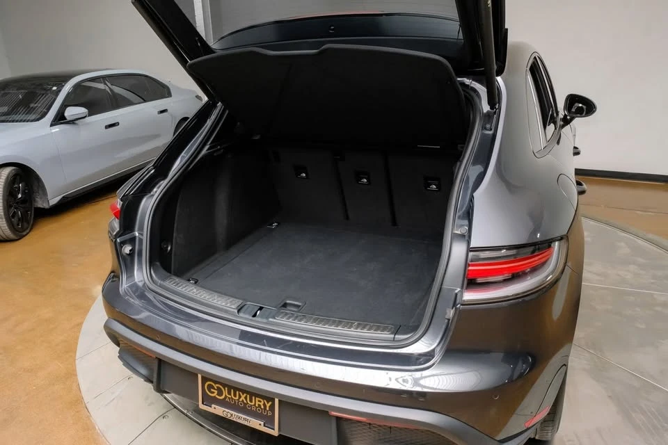 2023 Porsche Macan - Image 3 of 20