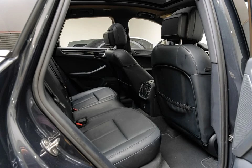 2023 Porsche Macan - Image 6 of 20