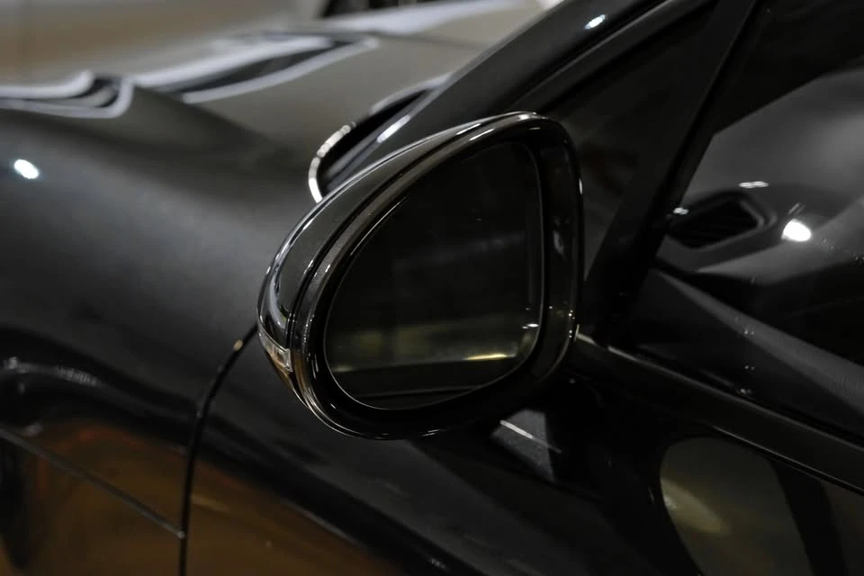 2023 Porsche Macan - Image 15 of 20