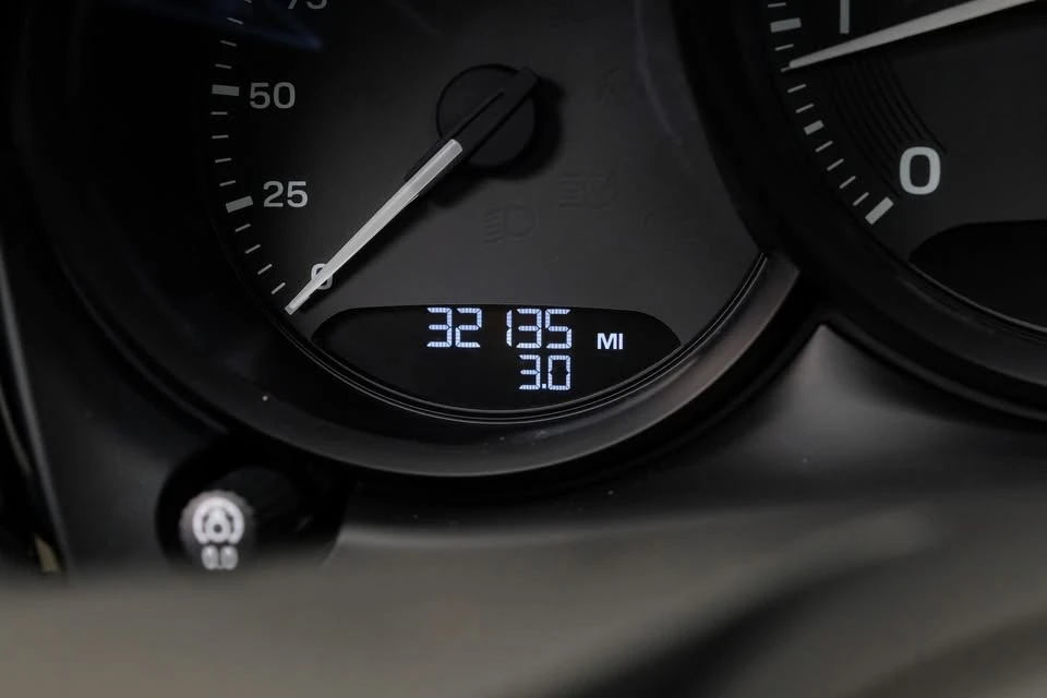 2023 Porsche Macan - Image 8 of 20