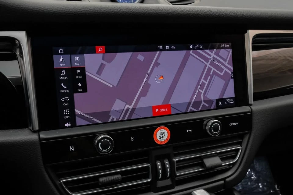 2023 Porsche Macan - Image 5 of 20