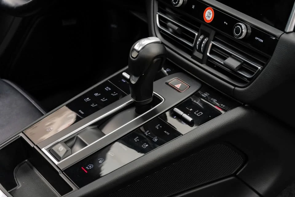 2023 Porsche Macan - Image 7 of 20