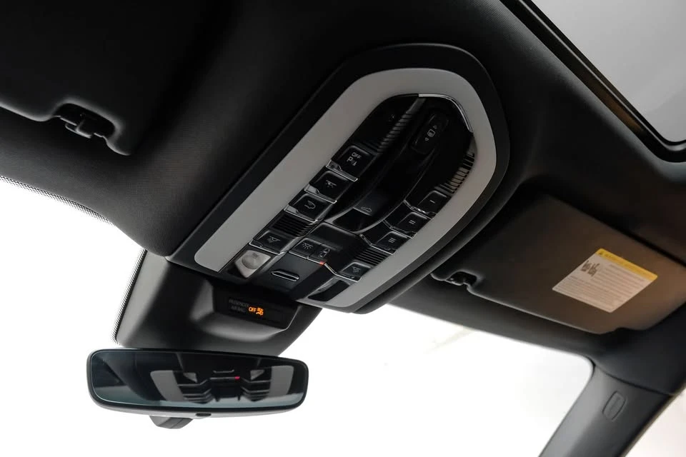 2023 Porsche Macan - Image 2 of 20