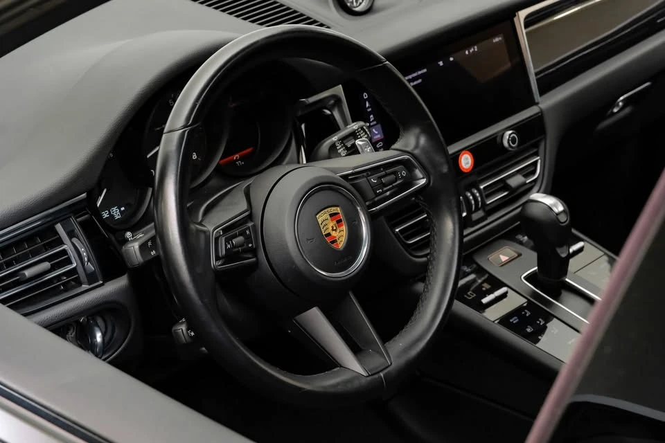 2023 Porsche Macan - Image 14 of 20