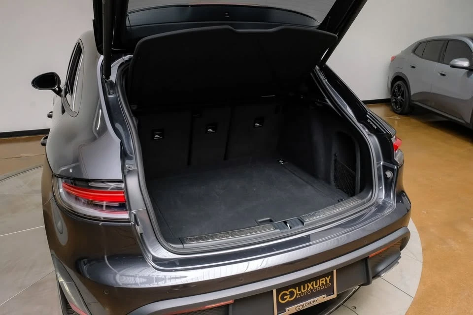 2023 Porsche Macan - Image 2 of 20