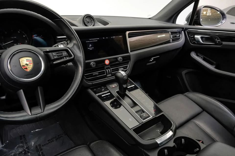 2023 Porsche Macan - Image 16 of 20