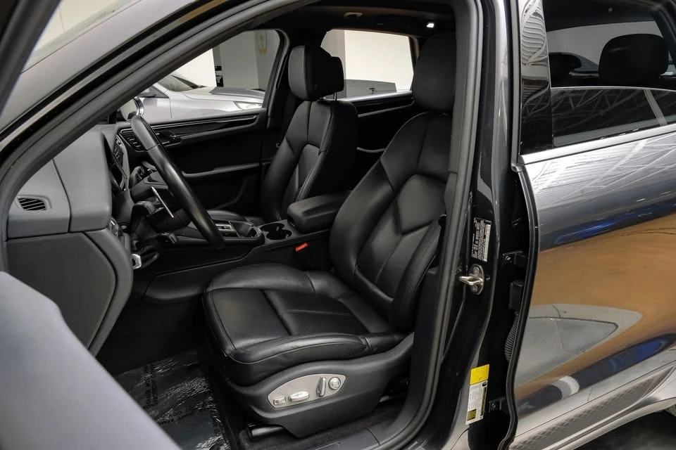 2023 Porsche Macan - Image 10 of 20
