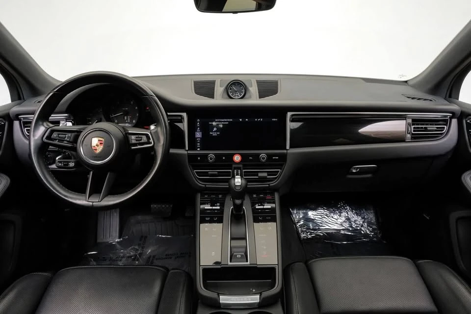 2023 Porsche Macan - Image 14 of 20
