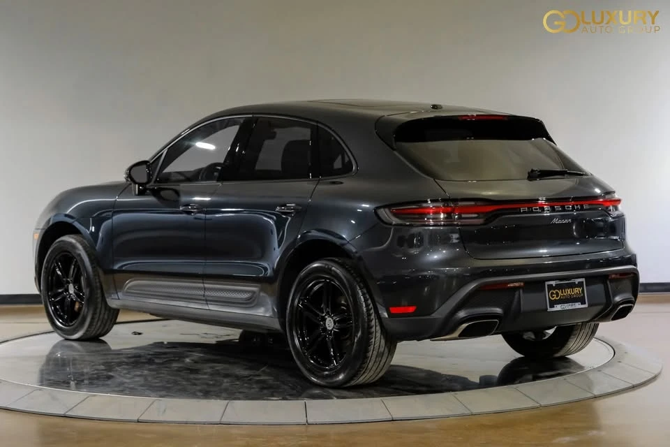 2023 Porsche Macan - Image 17 of 20