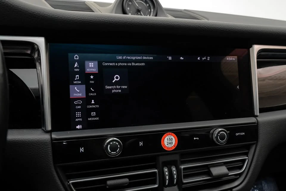 2023 Porsche Macan - Image 13 of 20