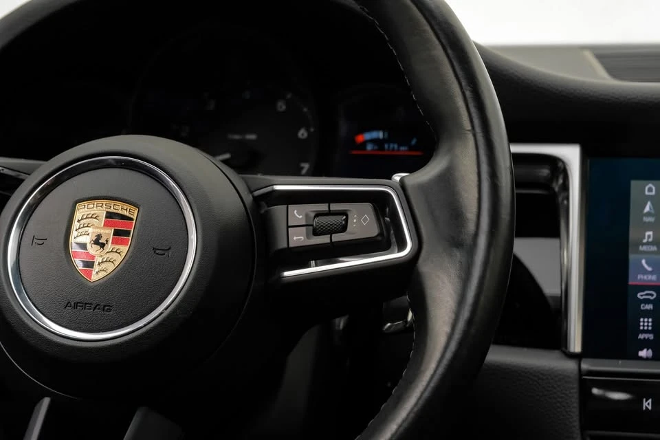2023 Porsche Macan - Image 5 of 20
