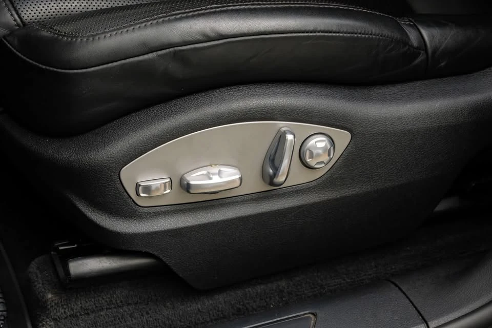 2023 Porsche Macan - Image 12 of 20