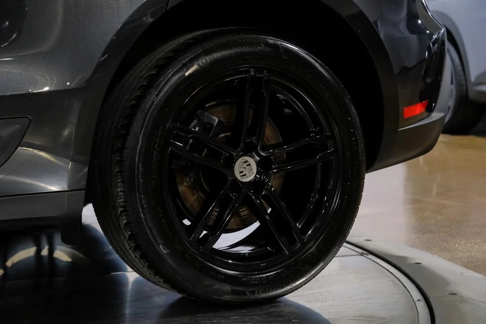 2023 Porsche Macan - Image 19 of 20