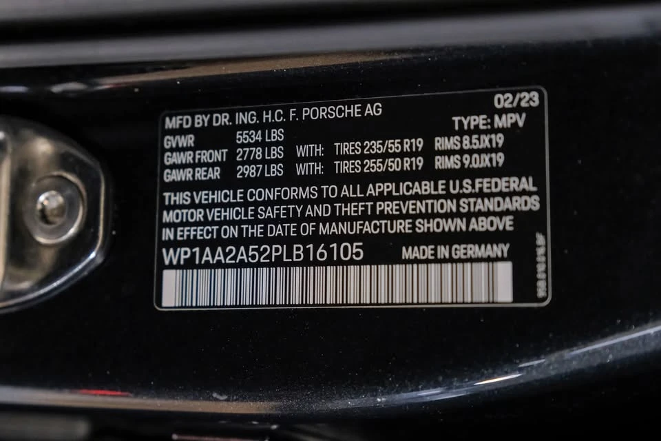 2023 Porsche Macan - Image 17 of 20