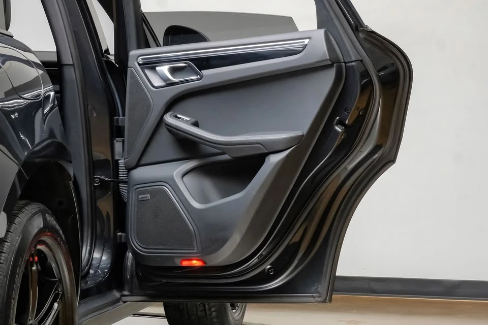 2023 Porsche Macan - Image 8 of 20