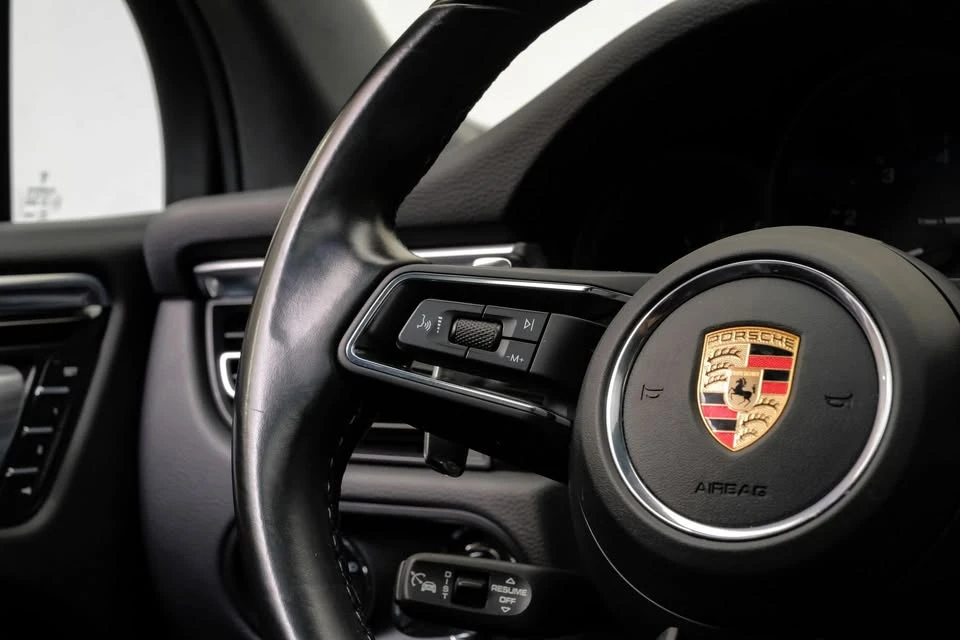 2023 Porsche Macan - Image 5 of 20