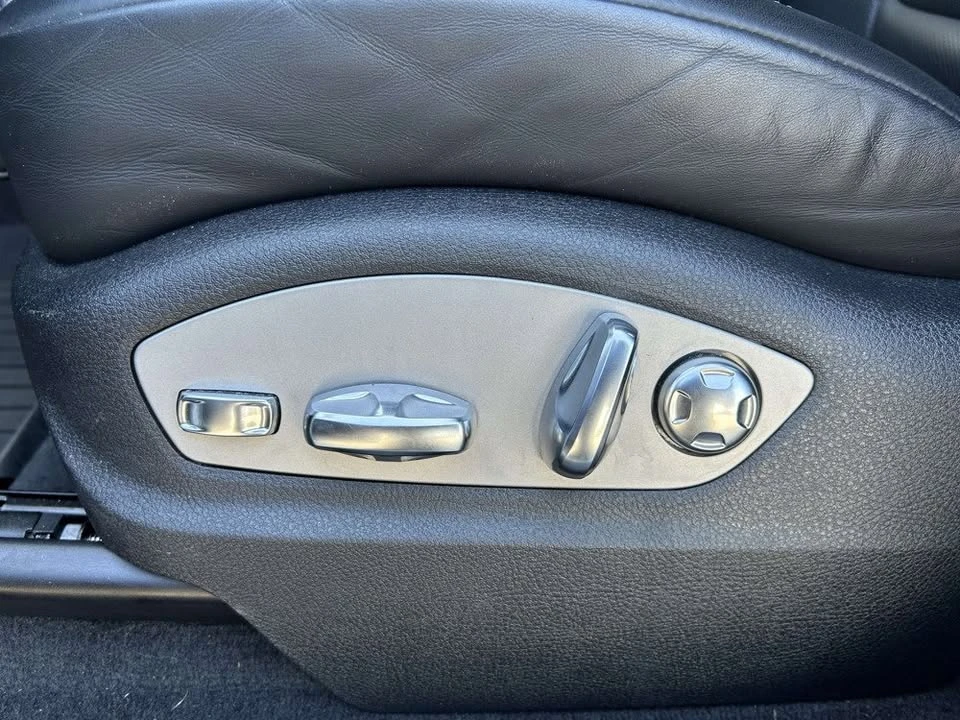 2023 Porsche Macan - Image 9 of 20