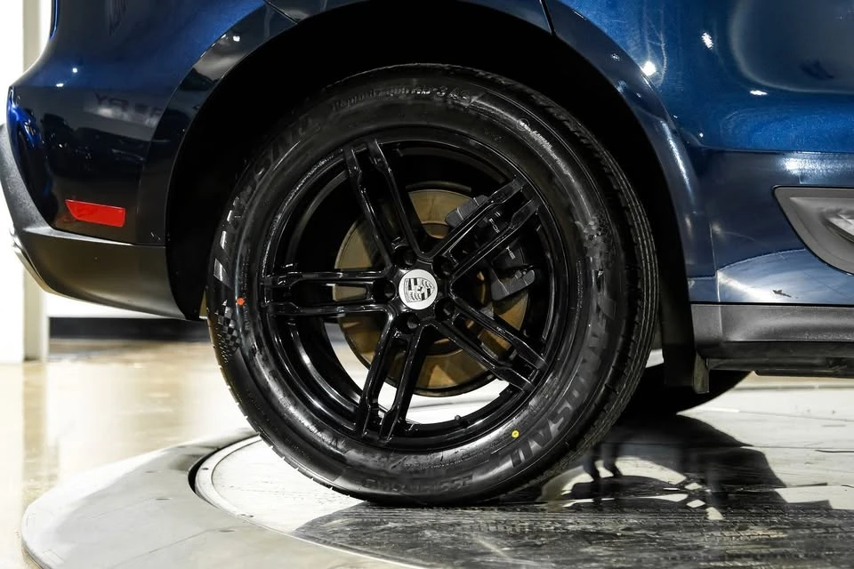2023 Porsche Macan - Image 9 of 20