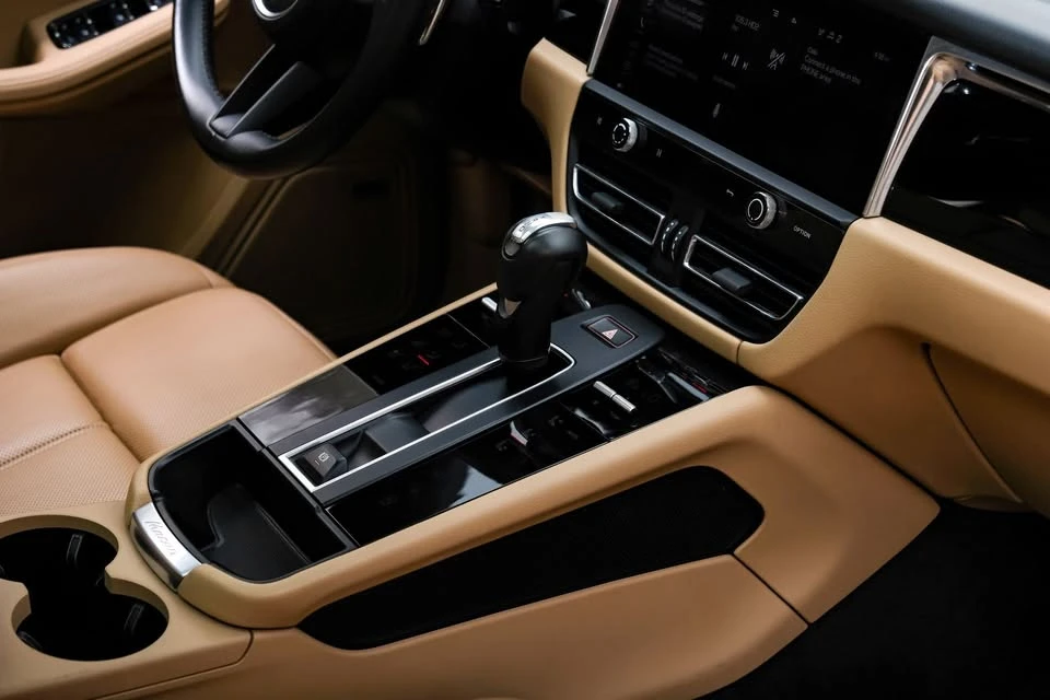 2023 Porsche Macan - Image 6 of 20