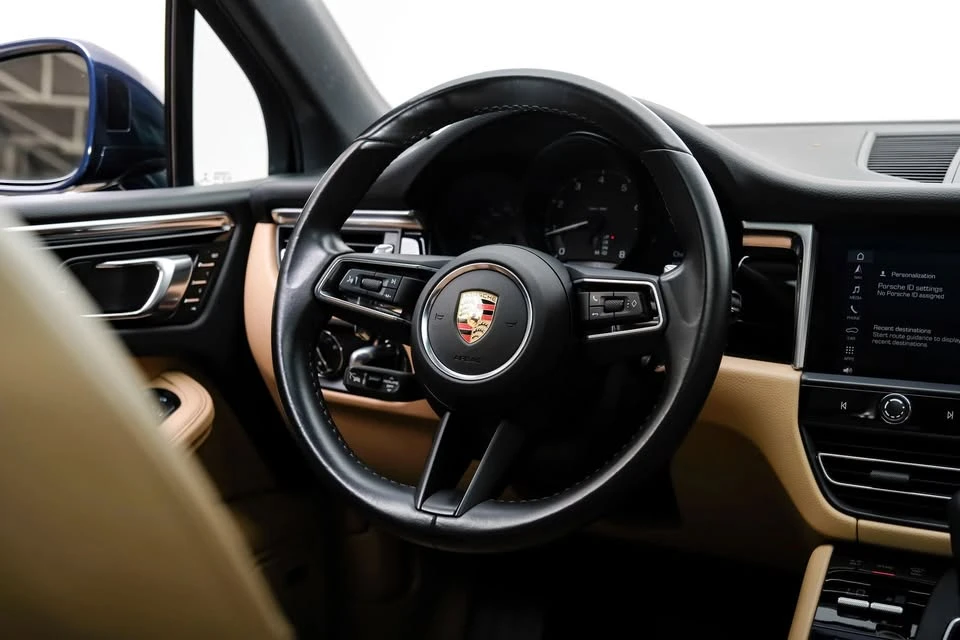 2023 Porsche Macan - Image 13 of 20