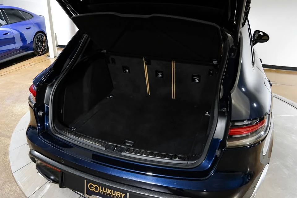 2023 Porsche Macan - Image 16 of 20