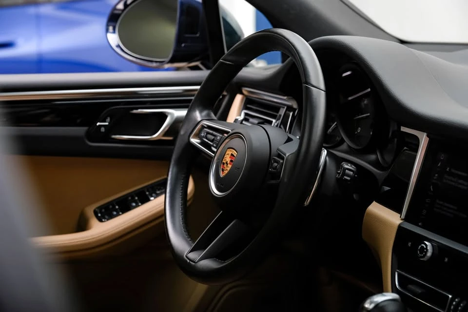 2023 Porsche Macan - Image 8 of 20