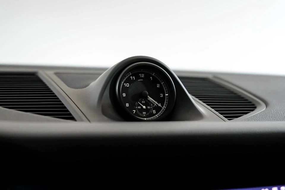 2023 Porsche Macan - Image 8 of 20