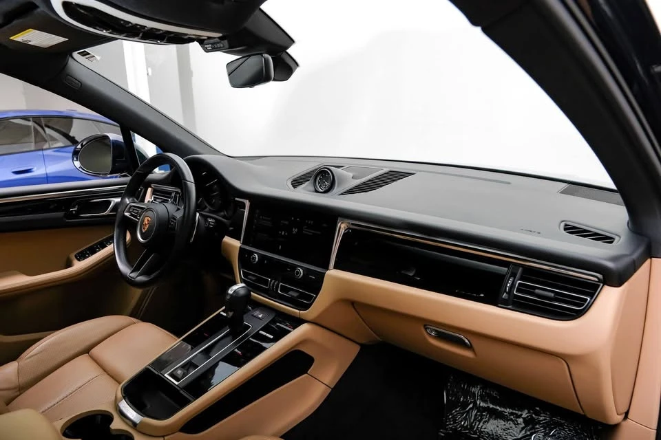 2023 Porsche Macan - Image 12 of 20