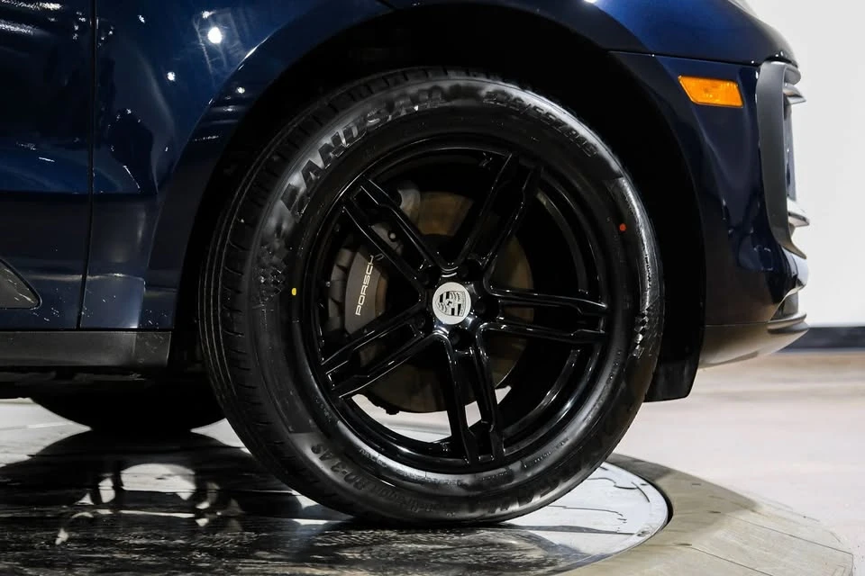 2023 Porsche Macan - Image 19 of 20
