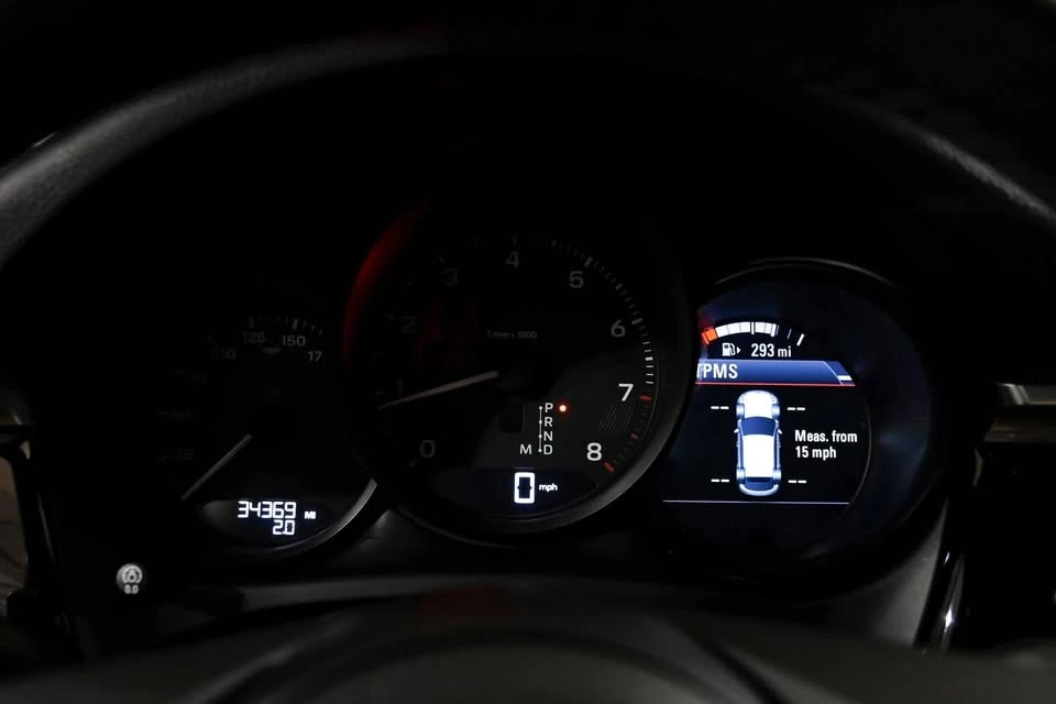 2023 Porsche Macan - Image 11 of 20