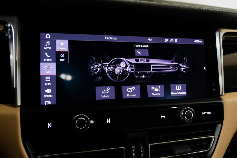 2023 Porsche Macan - Image 15 of 20