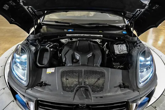 2023 Porsche Macan Base