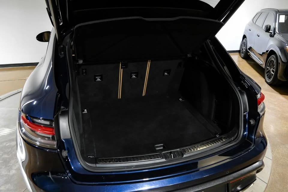 2023 Porsche Macan - Image 13 of 20