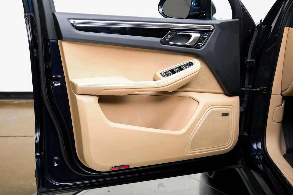 2023 Porsche Macan - Image 11 of 20