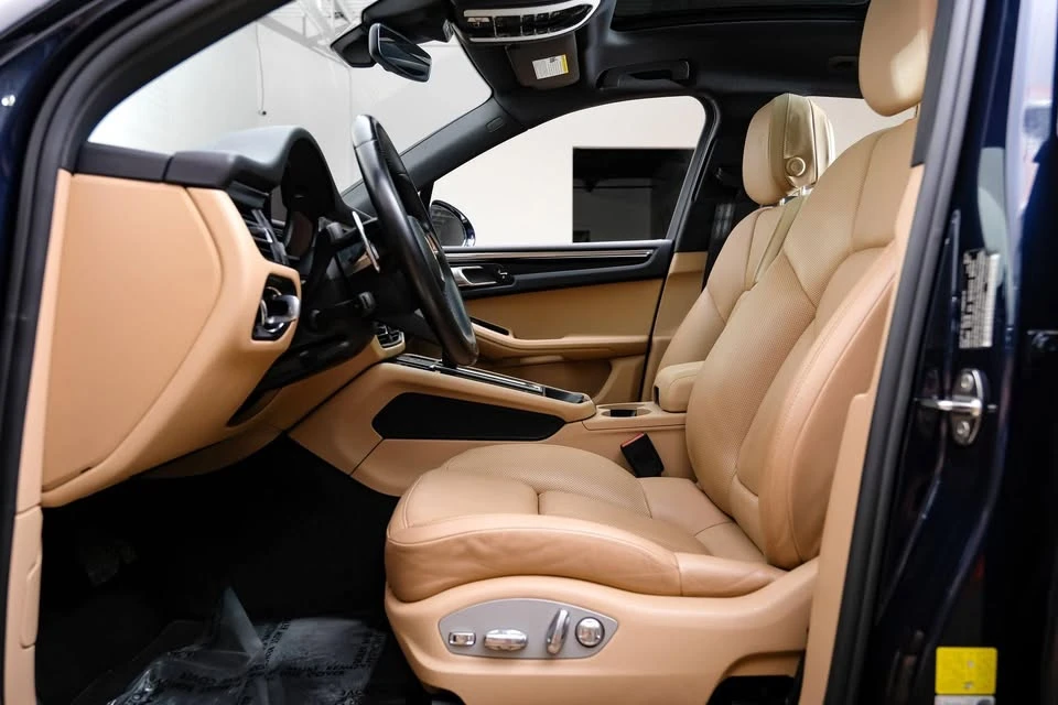 2023 Porsche Macan - Image 2 of 20