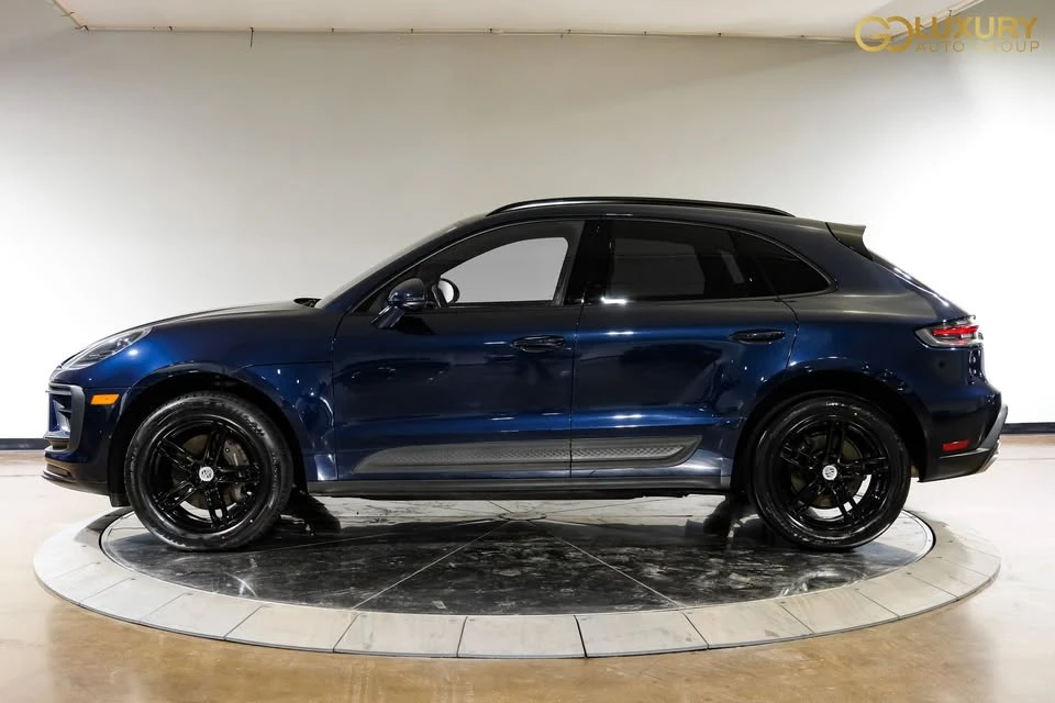 2023 Porsche Macan - Image 12 of 20