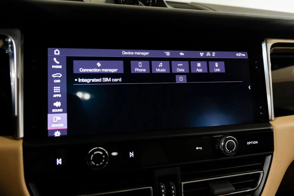 2023 Porsche Macan - Image 2 of 20