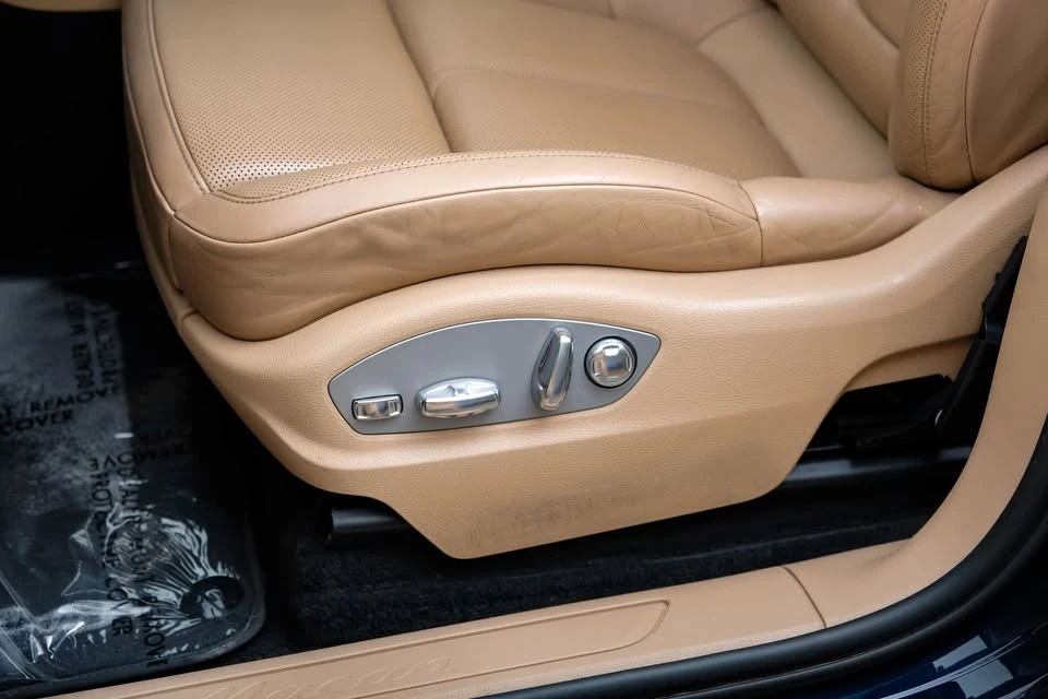 2023 Porsche Macan - Image 11 of 20