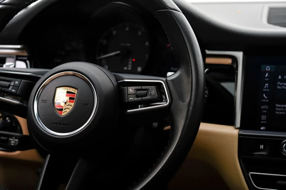 2023 Porsche Macan - Image 4 of 20