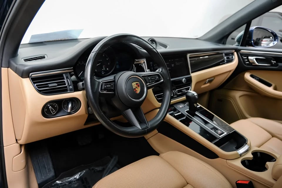 2023 Porsche Macan - Image 19 of 20