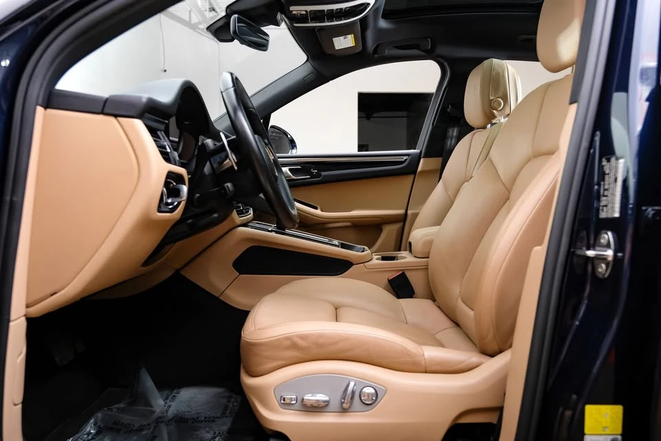2023 Porsche Macan - Image 2 of 20