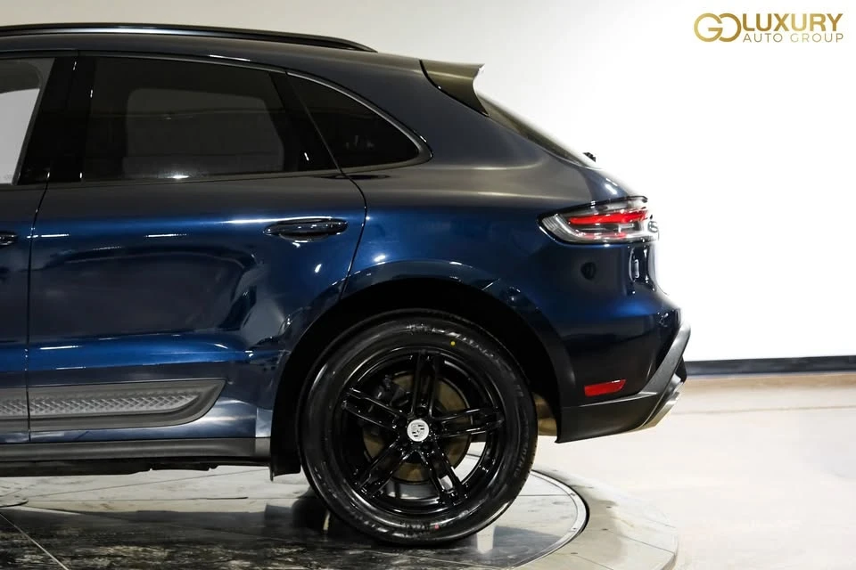 2023 Porsche Macan - Image 19 of 20